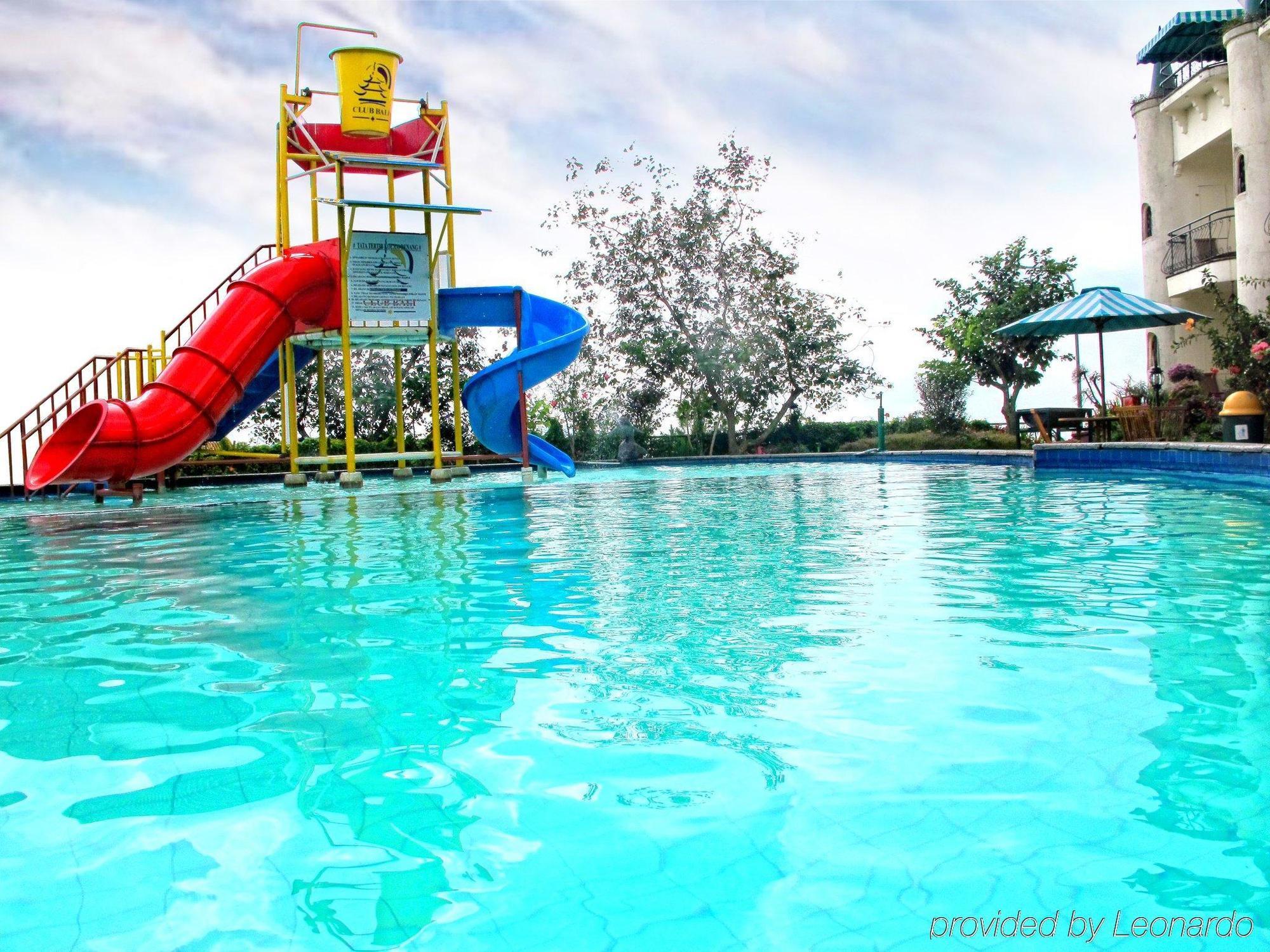 Club Bali Suites At Kota Bunga Cipanas  Extérieur photo