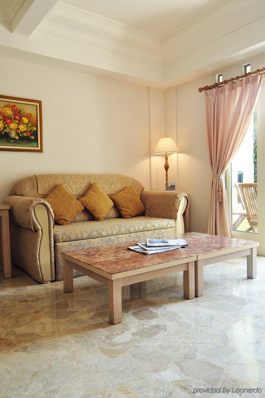 Club Bali Suites At Kota Bunga Cipanas  Extérieur photo