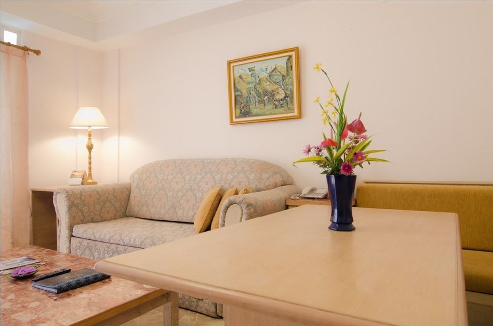 Club Bali Suites At Kota Bunga Cipanas  Extérieur photo